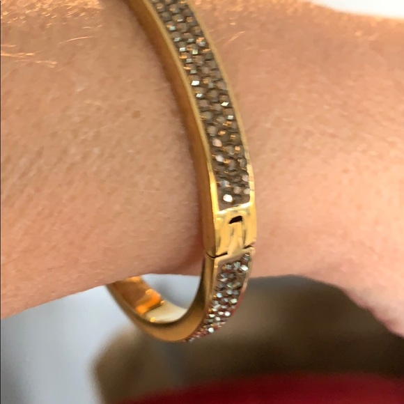 Henri Bendel Bracelets and ring w dust bag - Picture 4 of 5